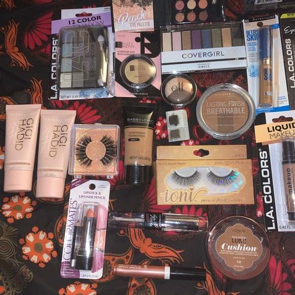 Makeup Bundle - Picture 2 of 8